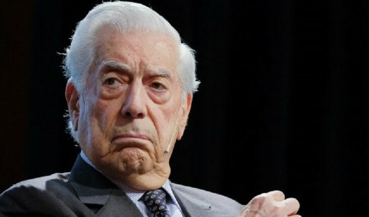 Mario Vargas Llosa is hospitalized for complications of his Covid-19 picture