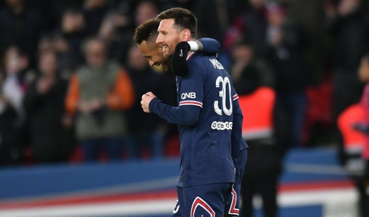 Messi scored a goal and PSG fans applauded him again