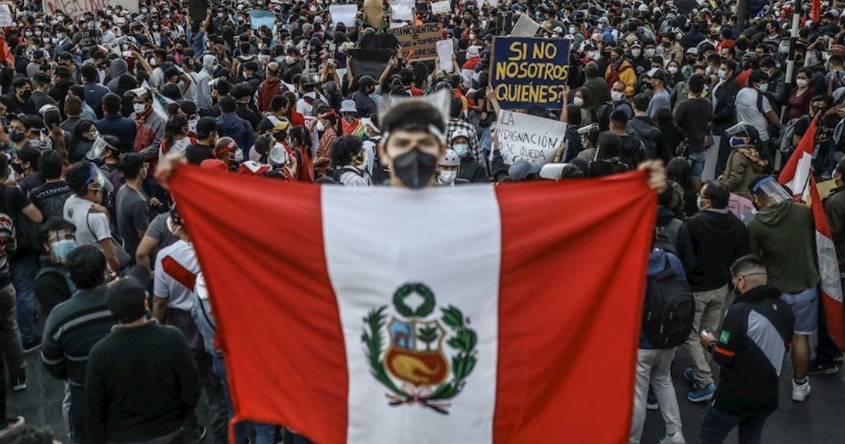 Perú decretó toque de queda en Lima y Callao para frenar las protestas