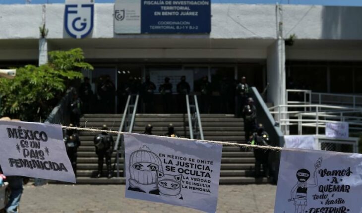 Vinculan a activistas detenidas en sede de CNDH por robo y daños