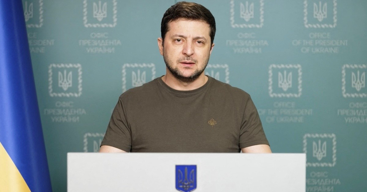 Zelensky denounced that Russian troops left mines during their withdrawal