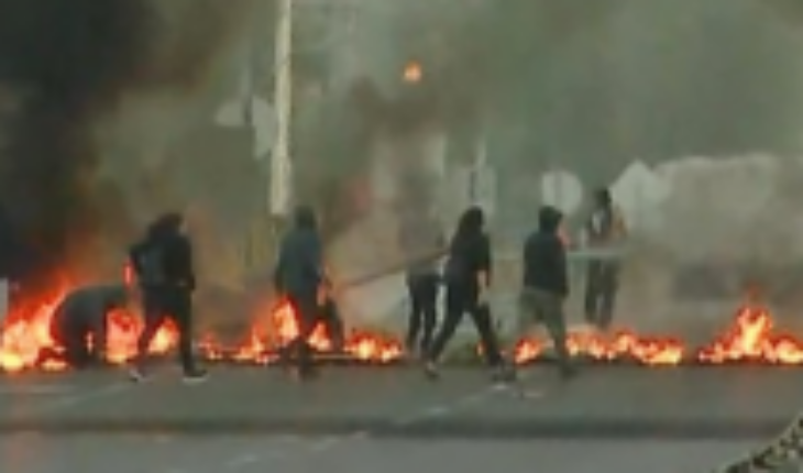 Agrupación habitacional realizó barricadas y cortes del tránsito en autopista a la altura de Quilicura