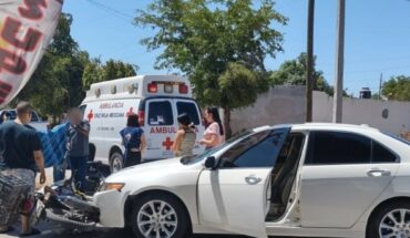 Dos lesionados deja choque de moto y auto en Los Mochis, Sinaloa