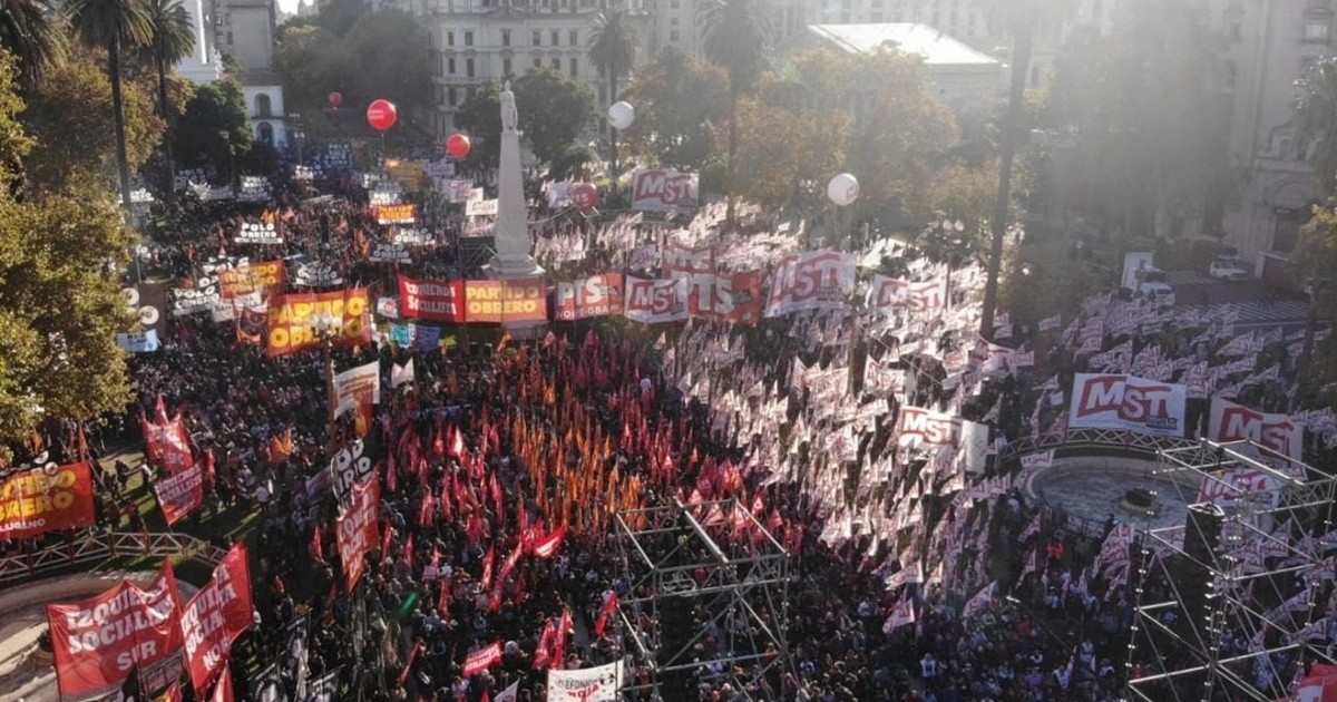 El Frente de Izquierda Unidad realizó su acto en Plaza de Mayo