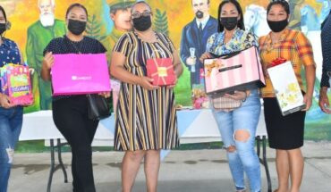 Festejan a las madres en escuelas de Mazatlán