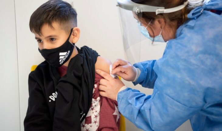 Mendoza: habilitan la vacuna de refuerzo contra el Covid-19 para niños de 5 a 11 años