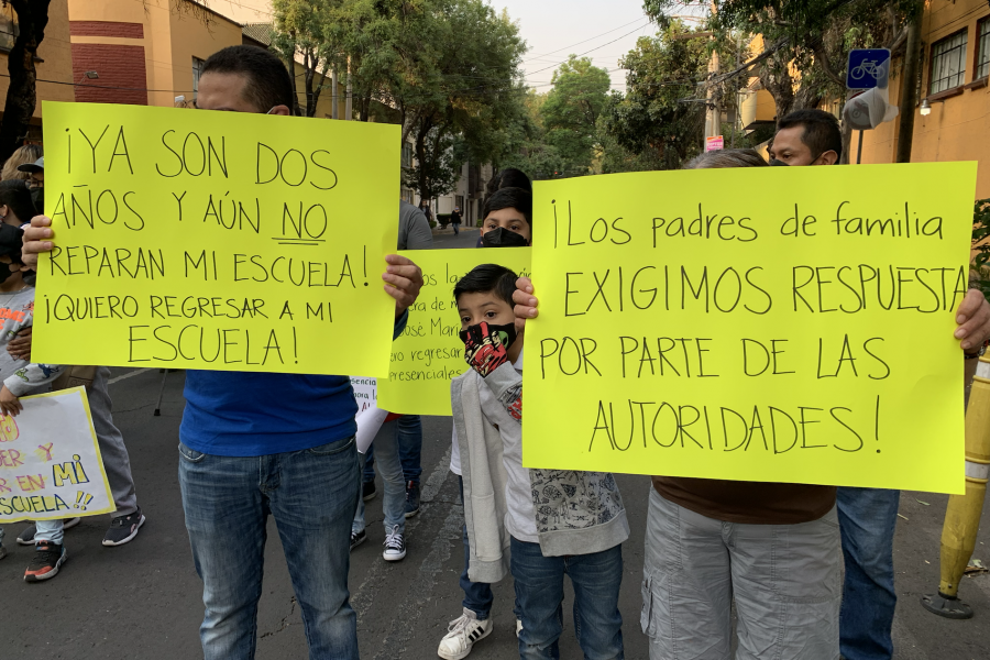 Menores y padres exigen a autoridades que reparen su escuela