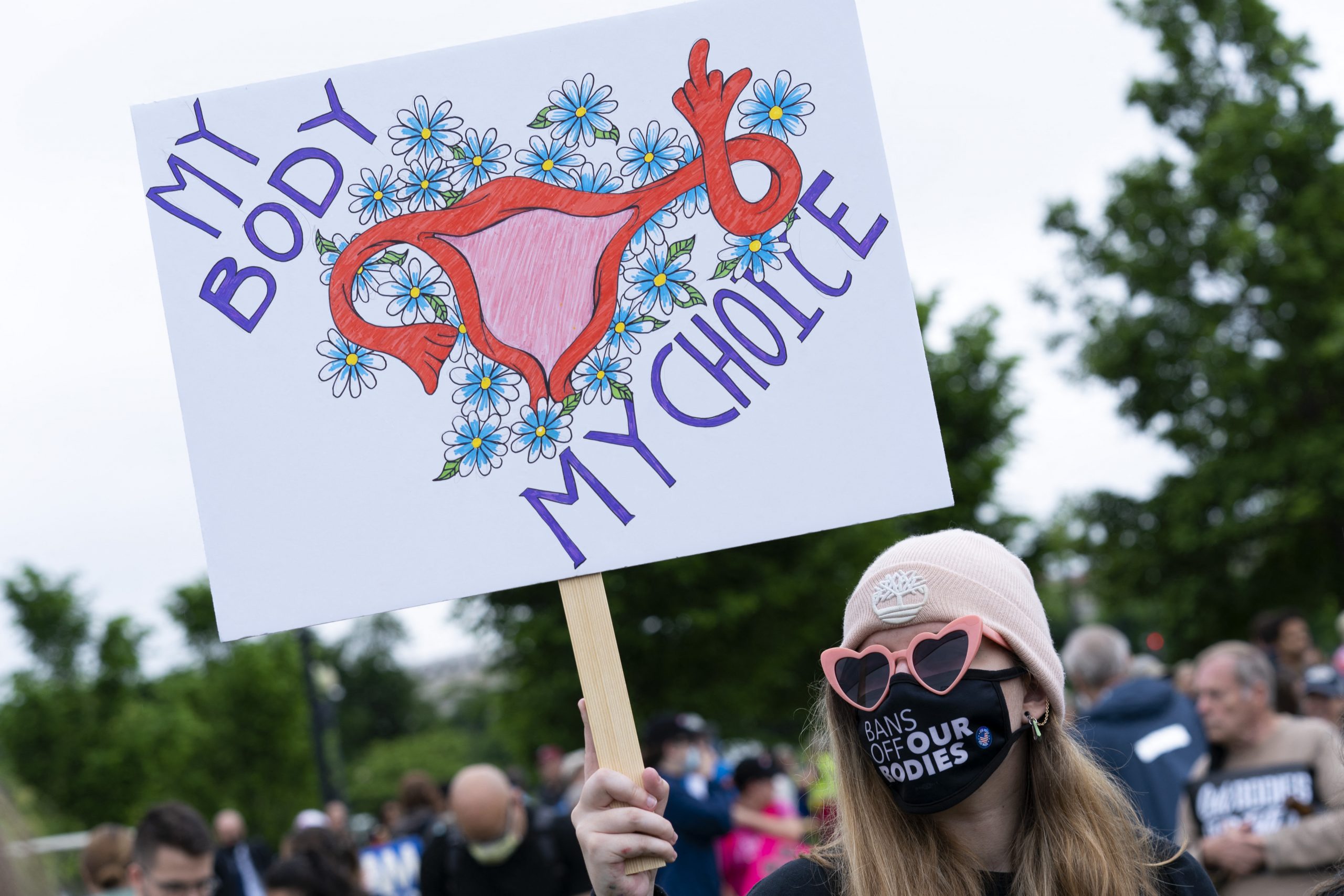 📸 Miles de personas marchan en EU en defensa del derecho al aborto