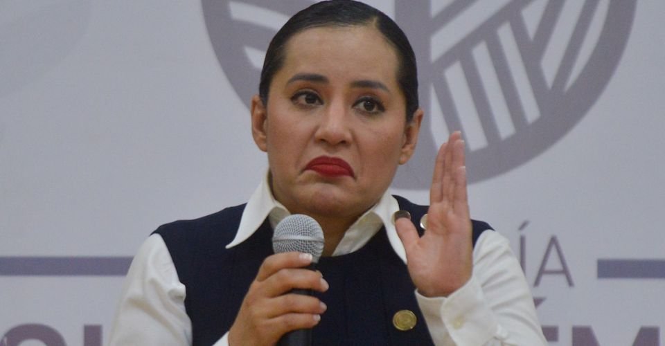 Multan a Sandra Cuevas por incumplir sentencia a favor de vecinos