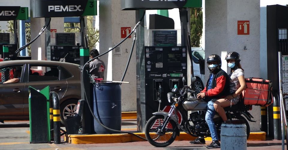Revenue from IEPS to gasoline falls 46%; Treasury collects 87 thousand million pesos