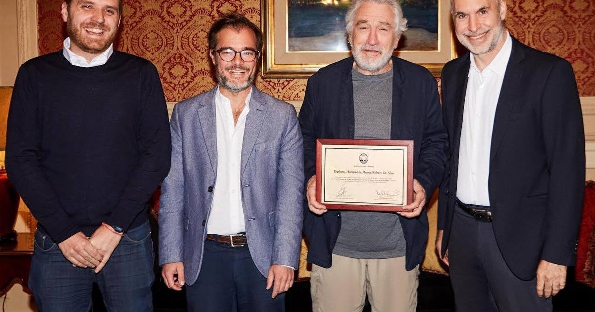 Rodríguez Larreta met with De Niro and presented him with the distinction of Guest of Honor of the City