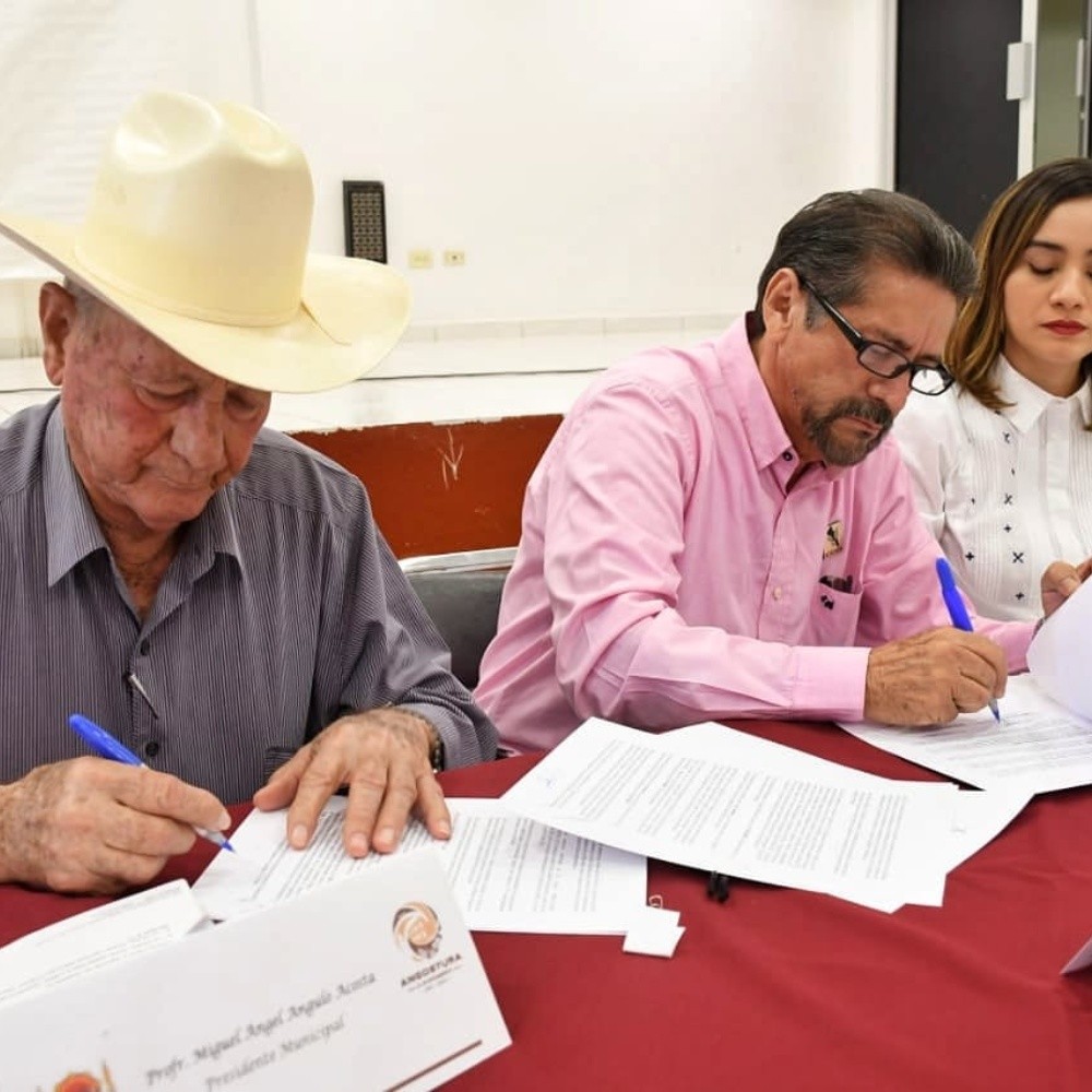Sella alcalde de Angostura compromiso para impulsar la educación