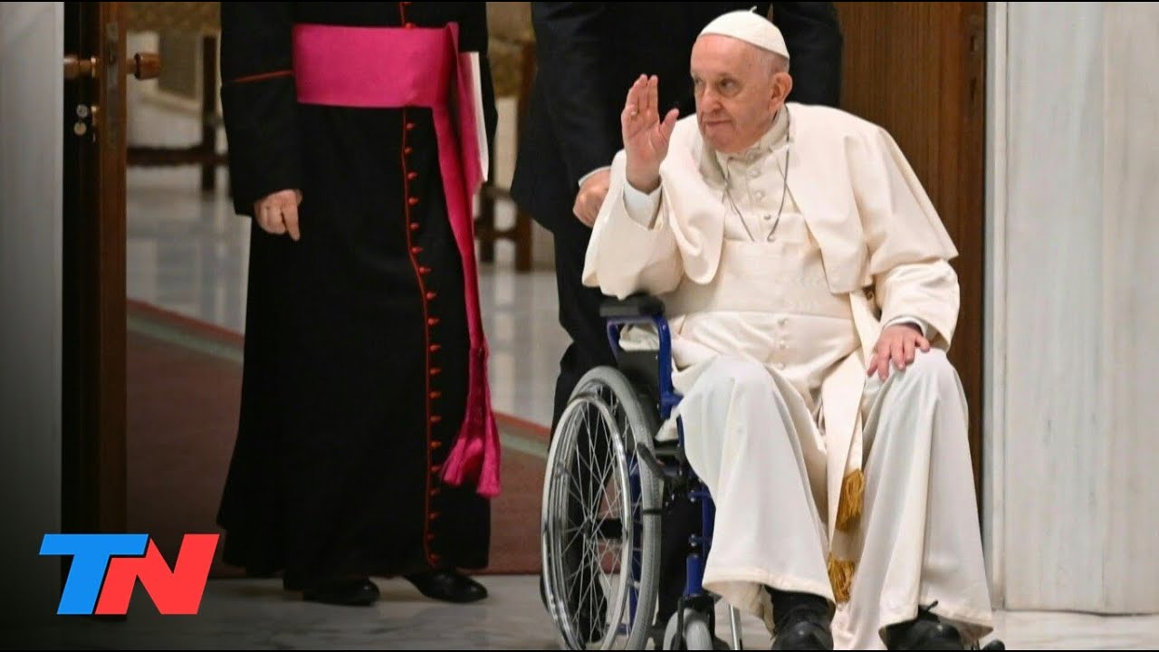 CIUDAD DEL VATICANO I Papa Francisco aparece en silla de ruedas por su dolor de rodilla