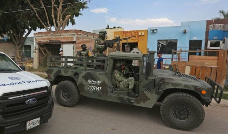 Video muestra a civiles armados persiguiendo a militares en Michoacán
