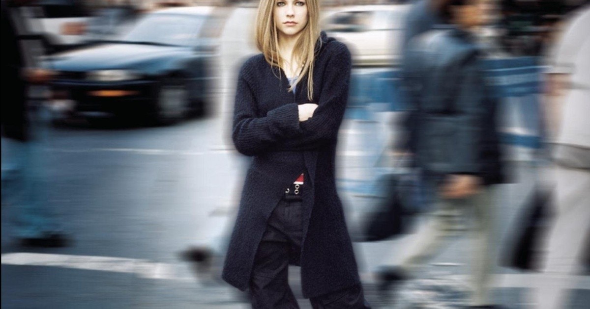 Avril Lavigne reestrena "Let Go" su disco emblema que cumple 20 años