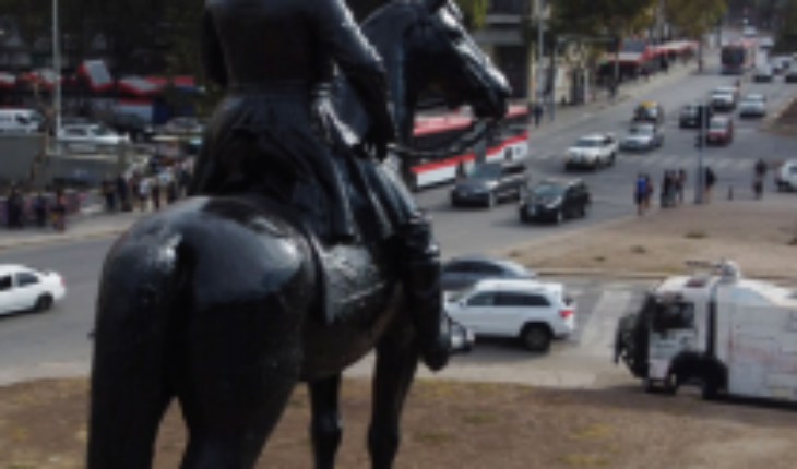 Bancada UDI shows its annoyance at the transfer of the statue of General Baquedano from Plaza Italia: “The violentists won”