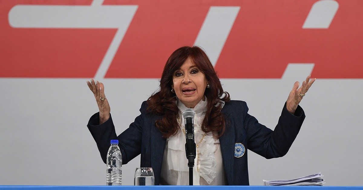 Cristina Kirchner: "Desconfío de los que no les gusta mirar el pasado, será porque no les gustan las cosas que hicieron"