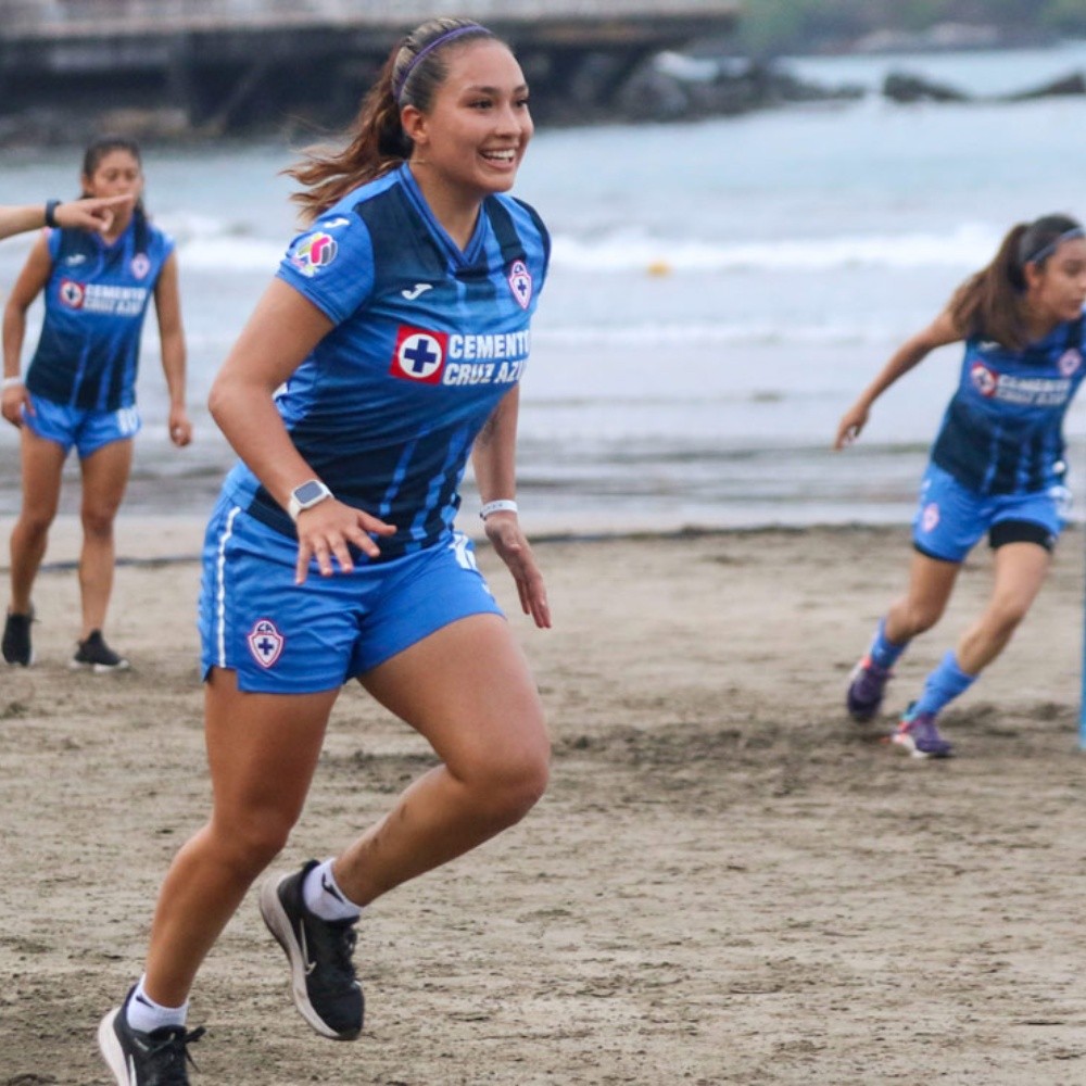 Cruz Azul women train with double session from the beach