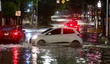 Encharcamientos y autos varados deja lluvia en Culiacán