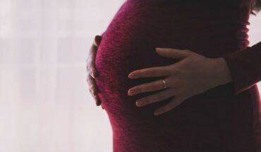 Golpean a embarazada en asalto y le inducen el parto en Argentina