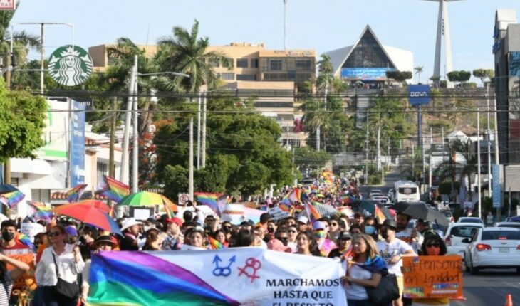 Marcha de la Diversidad Sinaloa reúne a 2 mil asistentes en Culiacán