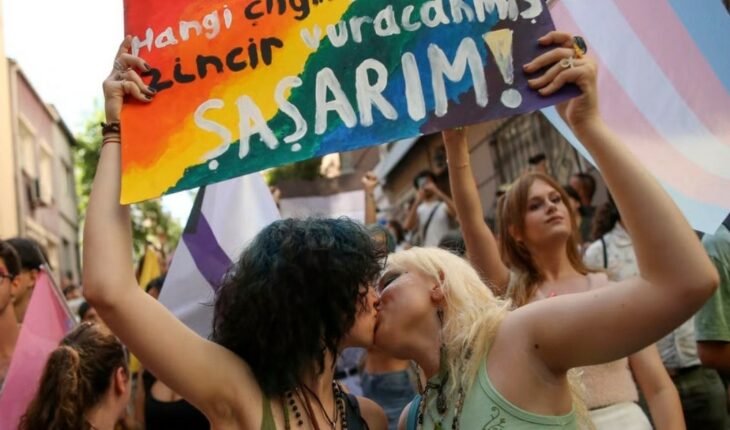 Marcha del Orgullo: Más de 200 personas arrestadas en Estambul