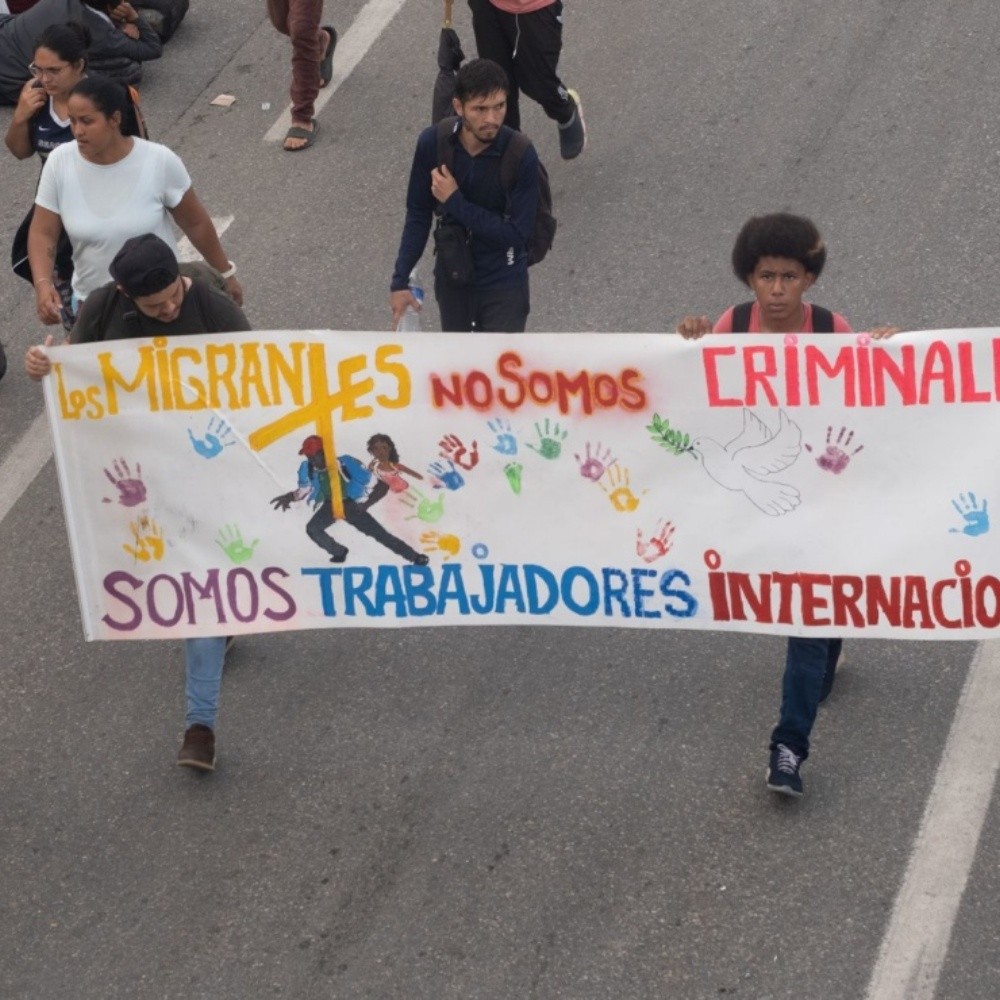 Mega caravana de 15 mil migrantes exigen visas en México