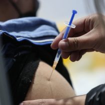 Pese a aumento de vacunación: Chile supera los 3.4 millones de rezagados que no han recibido cuarta dosis 