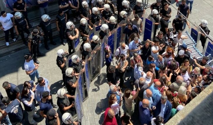 Turquía: unas 200 personas fueron arrestadas durante la Marcha del Orgullo
