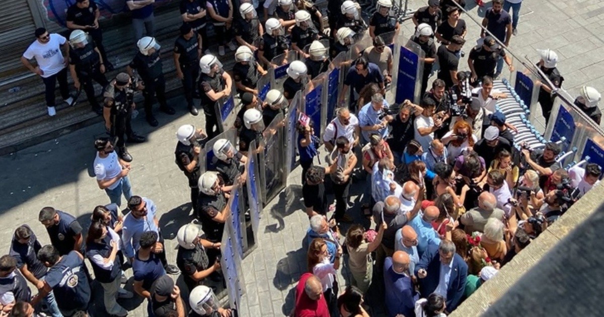 Turquía: unas 200 personas fueron arrestadas durante la Marcha del Orgullo