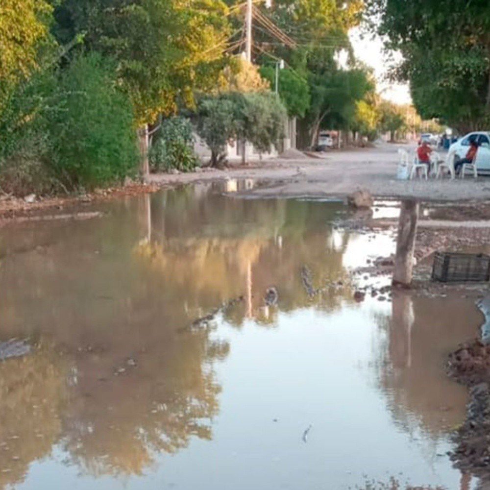 Vecino de Bachoco, Guasave provoca fuga de agua electrificada