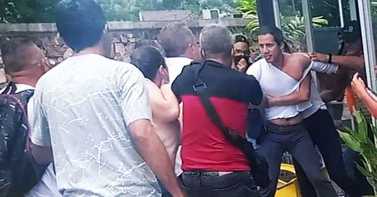 Venezuela: Juan Guaidó denunció que militantes chavistas lo atacaron