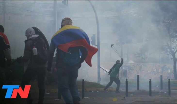 Video: ECUADOR: MÁXIMA TENSIÓN I Manifestantes intentaron ingresar al Congreso, hubo incidentes y heridos