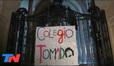 Video: TOMA EN EL NACIONAL BUENOS AIRES | Alumnos piden que remuevan a un docente y a un empleado