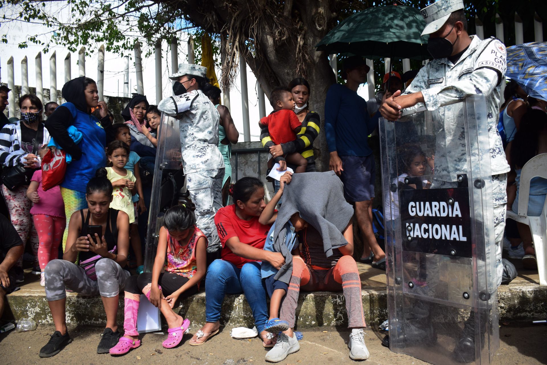 98 migrants located in an abandoned trailer in Veracruz