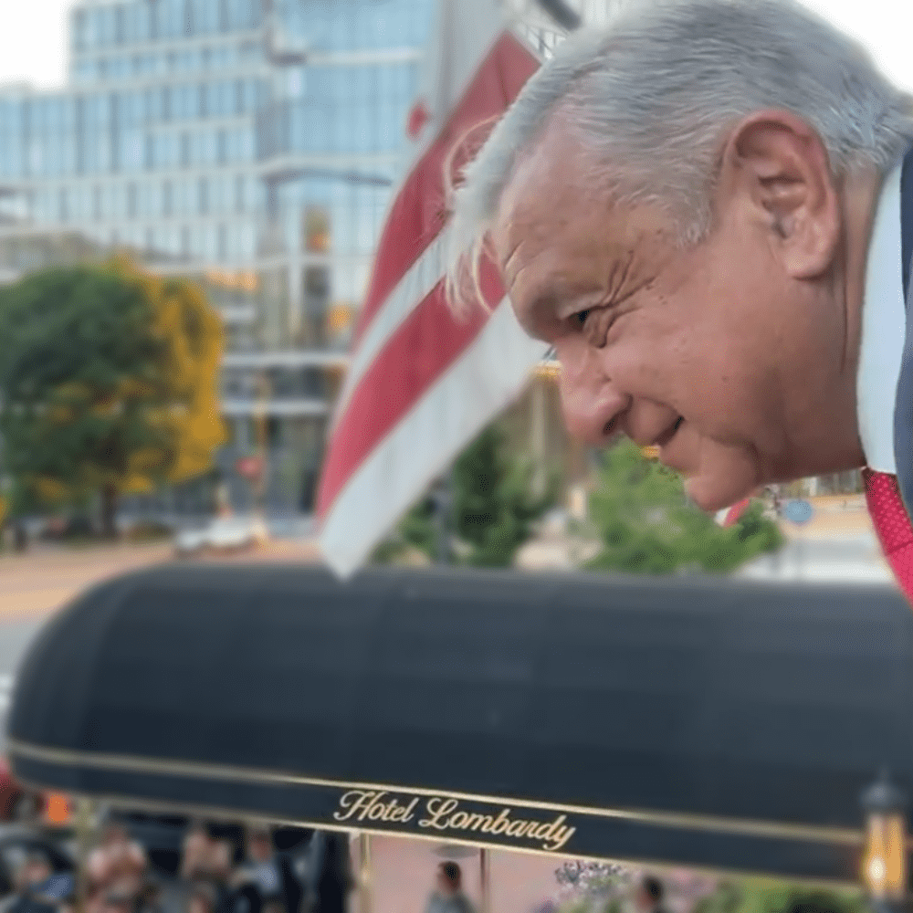AMLO greets Mexicans outside hotel in Washington, USA