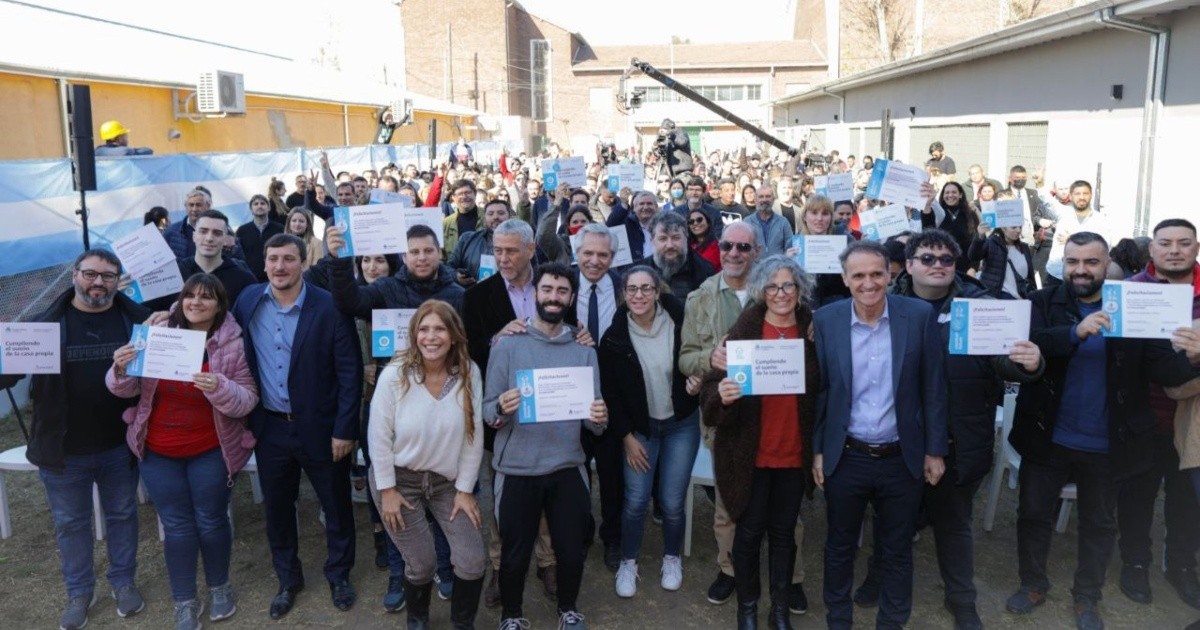 Alberto Fernández: “Ni la obra pública ni la vivienda se van a paralizar por nada”