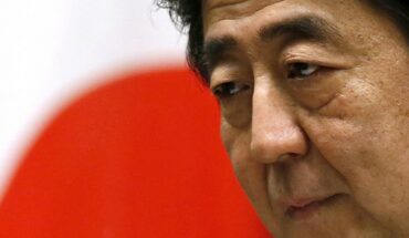 Asesinan a balazos a ex primer ministro de Japón