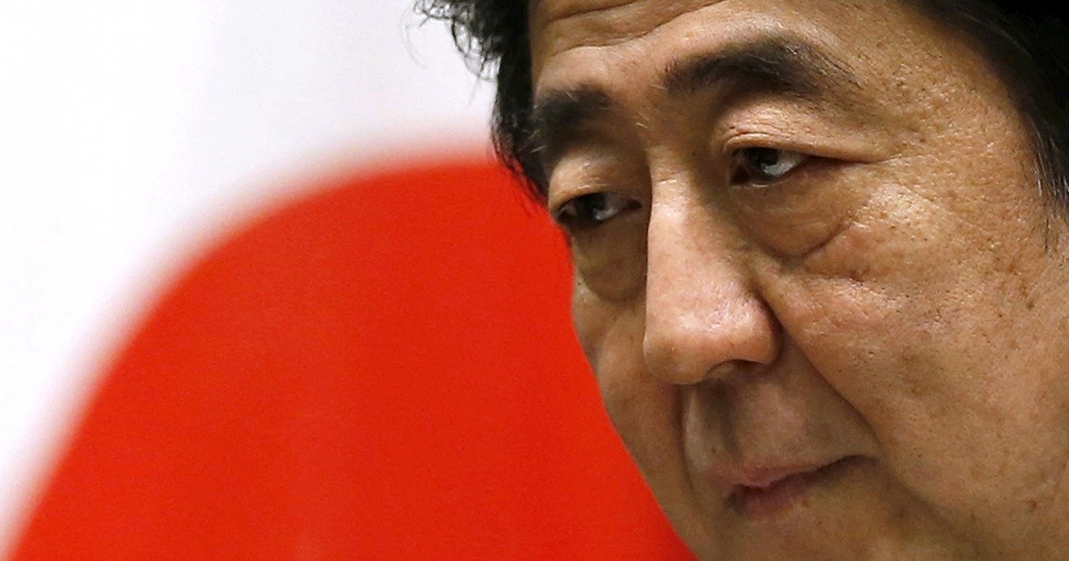 Asesinan a balazos a ex primer ministro de Japón
