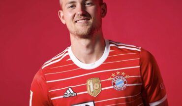 Bayern Munich announced the signing of Matthijs de Ligt