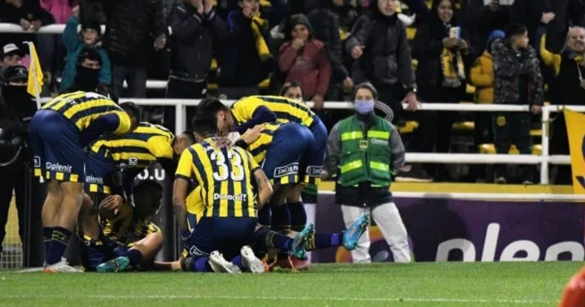 Carlos Tevez achieved his first victory at the helm of Rosario Central