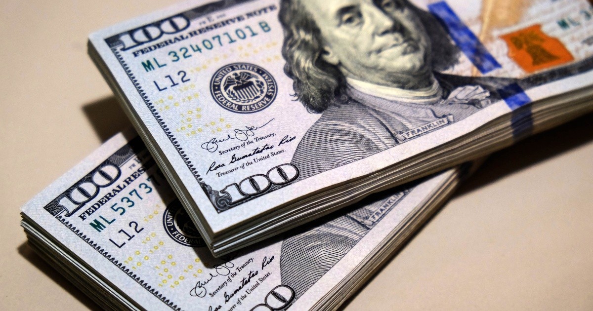 Dólar hoy: el tipo de cambio paralelo cayó a $268 tras los anuncios de Batakis