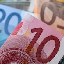 El euro y el dólar alcanzan la paridad por primera vez en veinte años