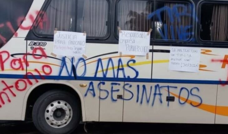 Exigen justicia para normalista lanzado desde autobús en Michoacán