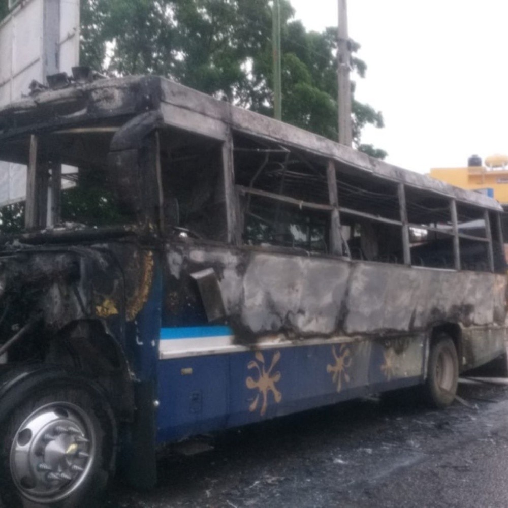 In Chilpancingo hooded men set fire to bus and combi