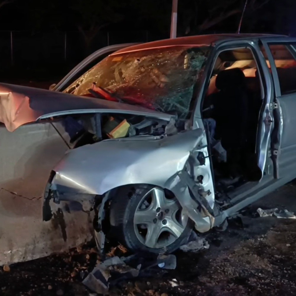 Man is pressed in his car after crashing in Jalisco