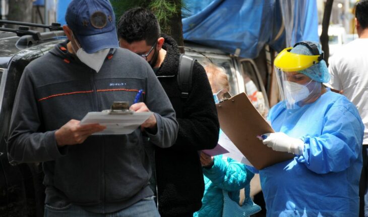 México hila tres días con más de 24 mil casos de COVID