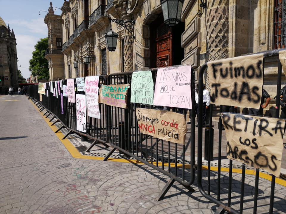 Piden frenar proceso penal contra feministas multadas tras protesta