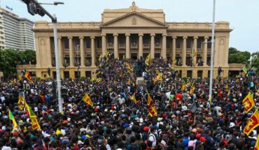 Protestas masivas llevan a la renuncia al presidente de Sri Lanka