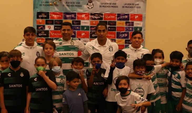 Santos convive con aficionados previo a su visita al Toluca